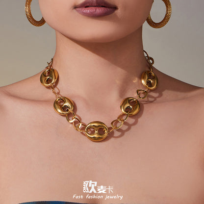 A necklace jewelry