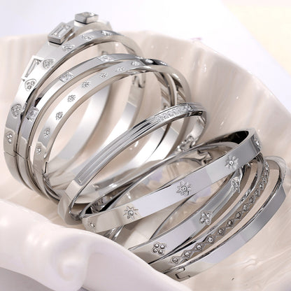 A European and American hot selling ins style titanium steel bracelet hexagram star snap buckle bracelet 18k gold-plated stainless steel zircon bracelet