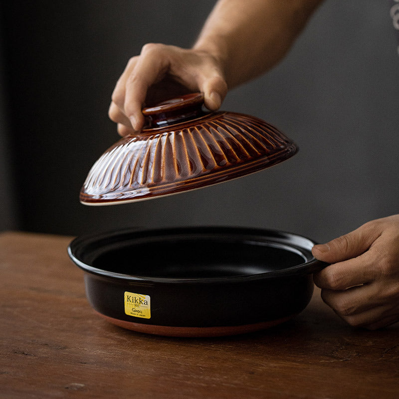 A clay soup pot