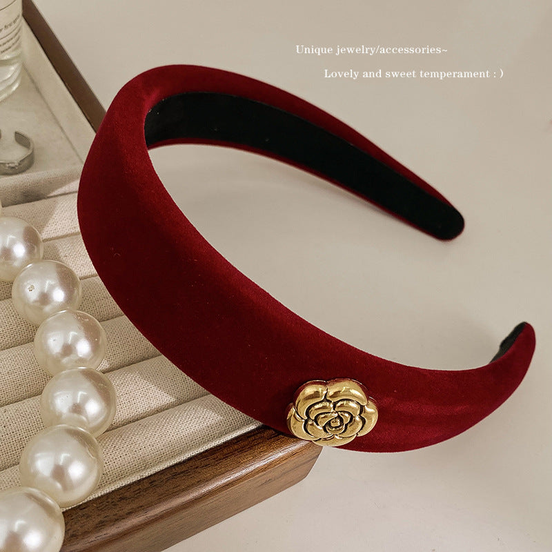 A winter new year retro red velvet headband female Internet celebrity pressure hair wide edge hair accessories high cranium simple temperament headband