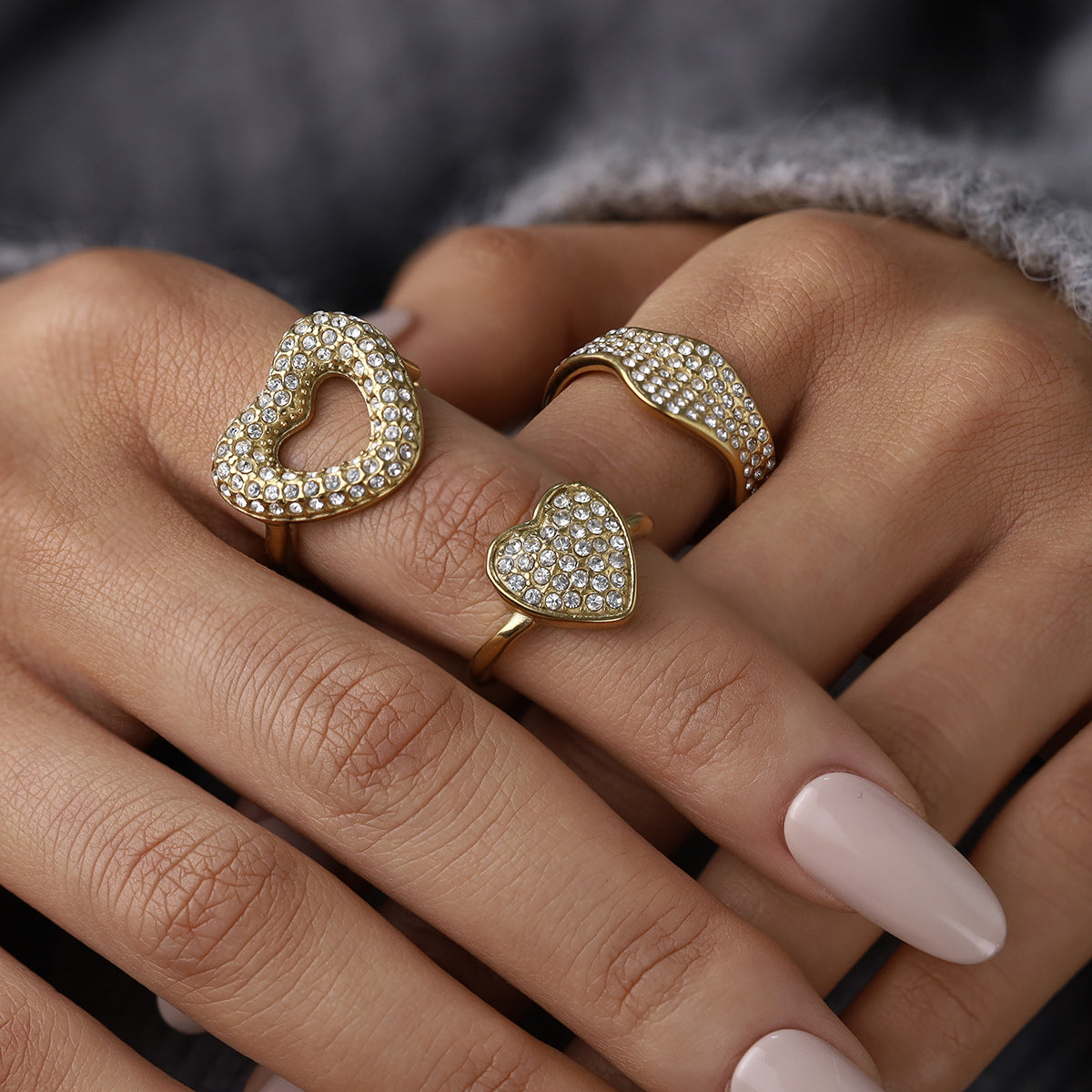 A European and American classic popular geometric full diamond ring temperament versatile love butterfly gold stacking does not fade ring woman