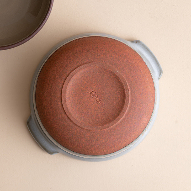 A clay soup pot
