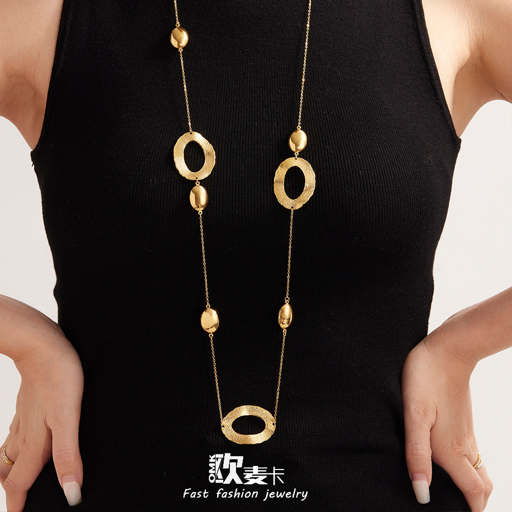 A necklace jewelry