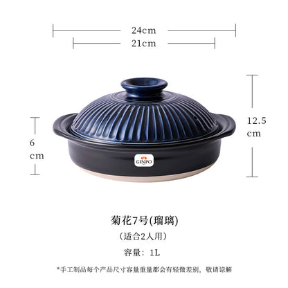 A clay soup pot