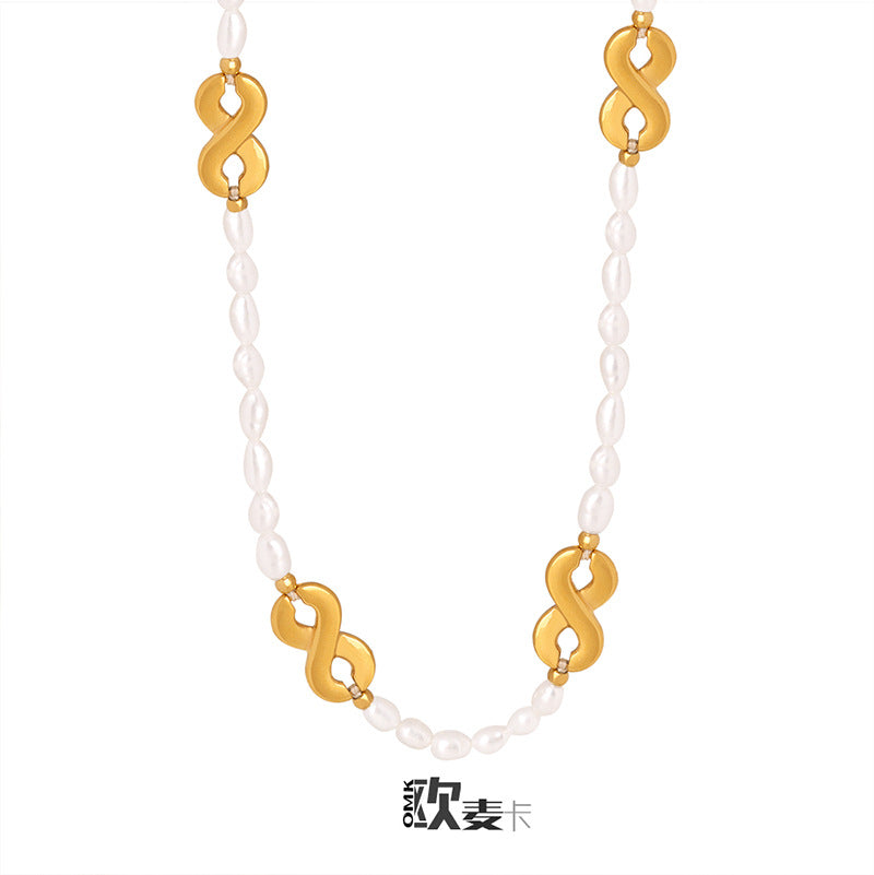 A necklace jewelry