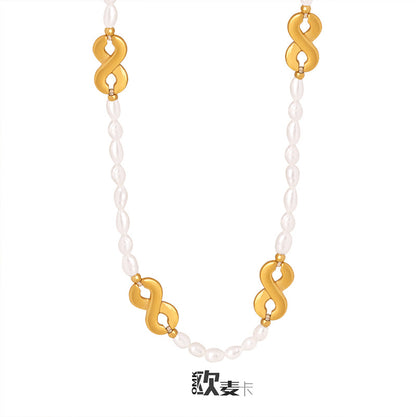 A necklace jewelry