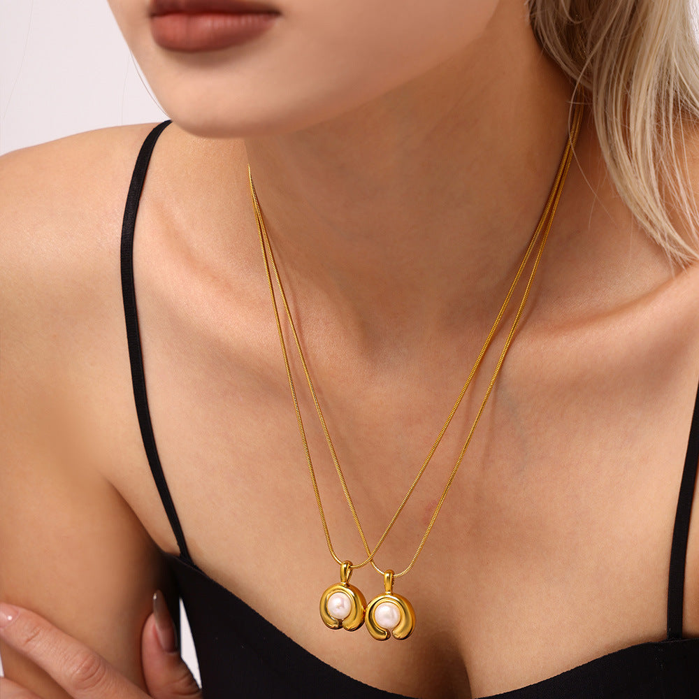 A necklace jewelry