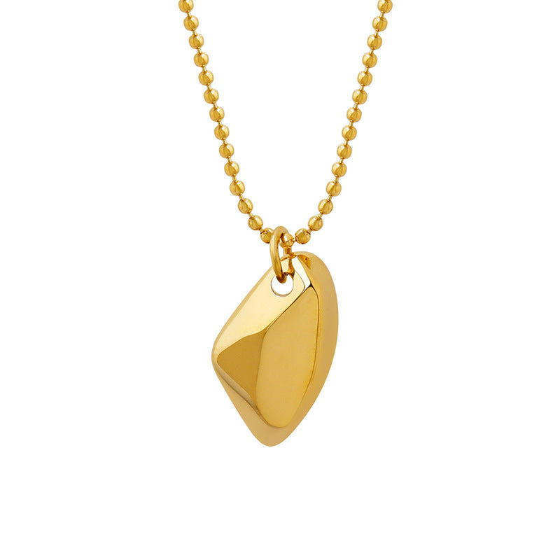 A pendant necklace