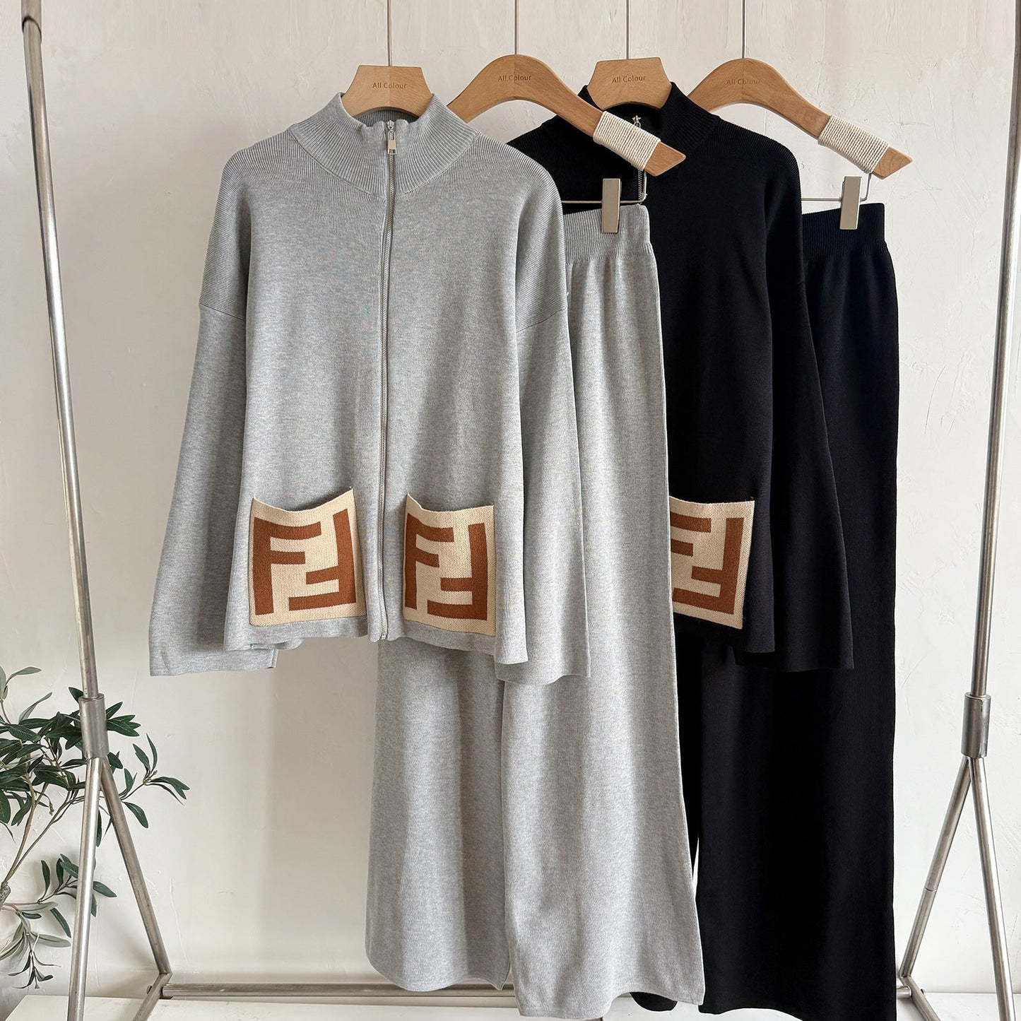 A trousers knitted two-piece set