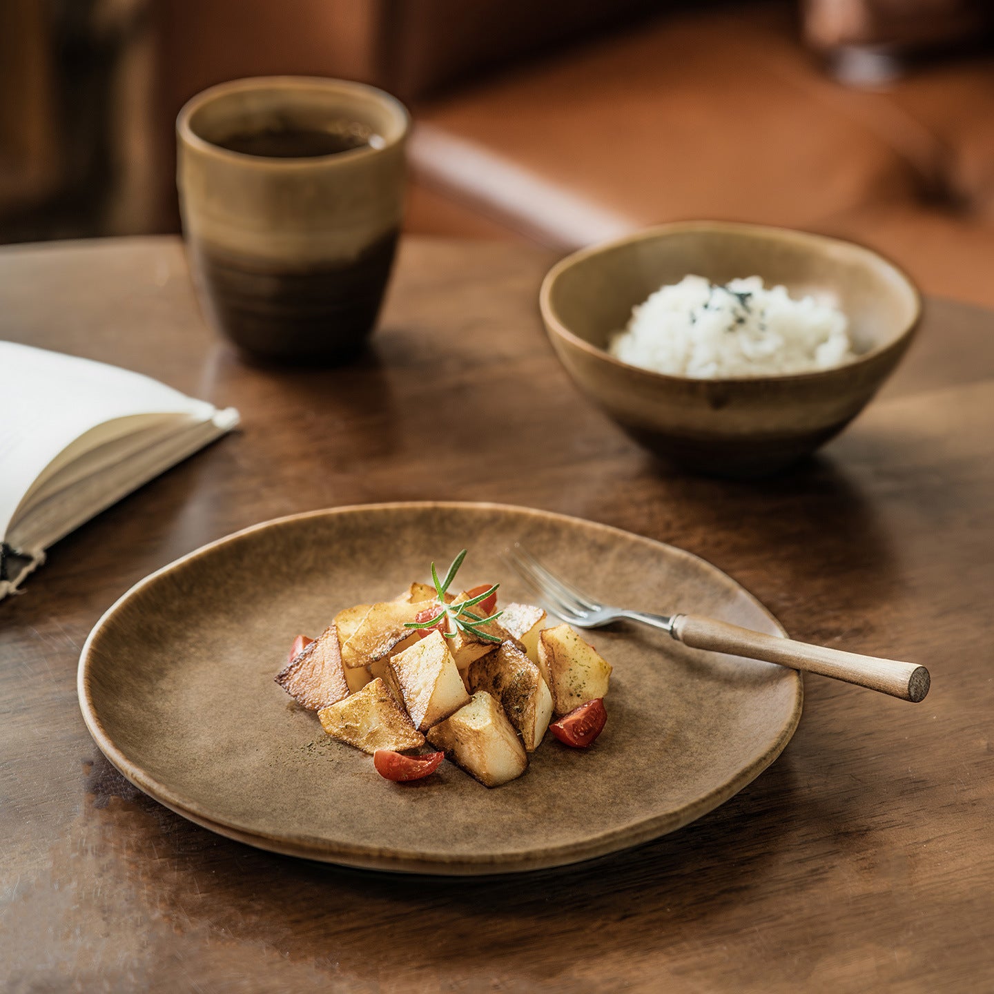 A ceramic tableware