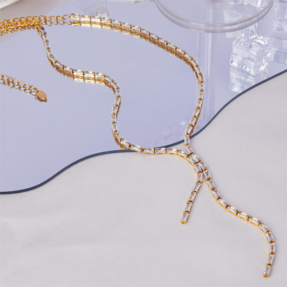 A necklace jewelry