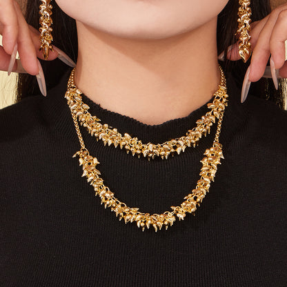 A necklace jewelry