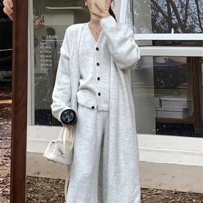 A women's set three-piece set