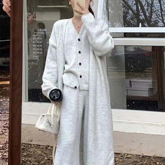 A women's set three-piece set