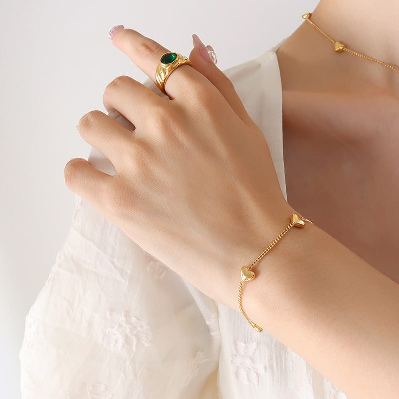 A necklace jewelry