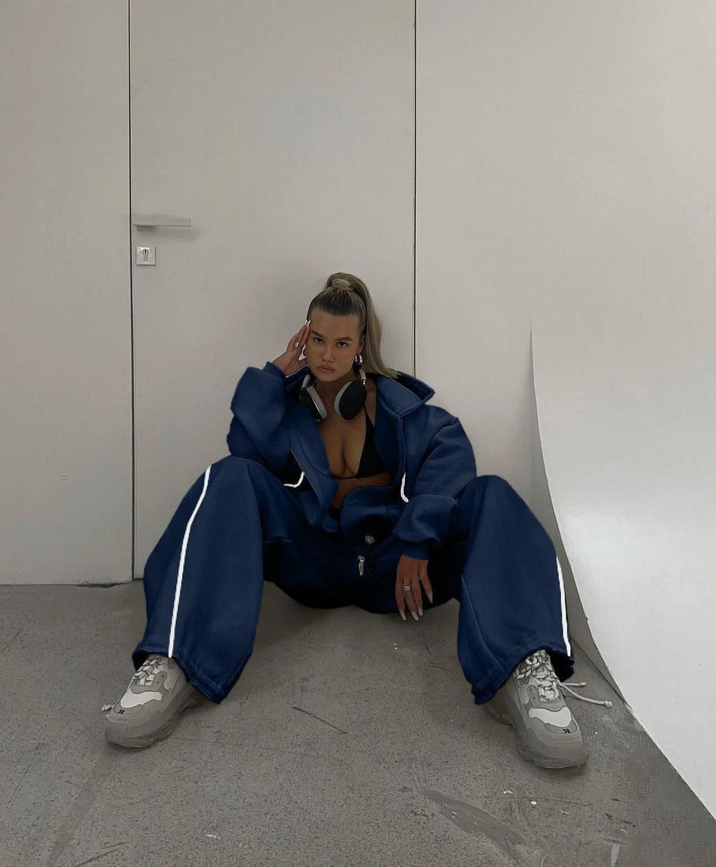 A sweater set two-piece set