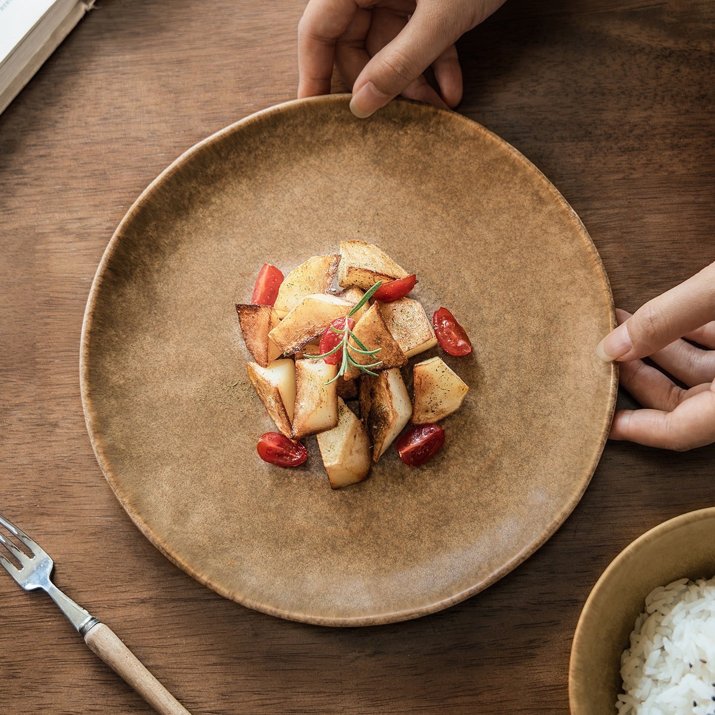 A ceramic tableware