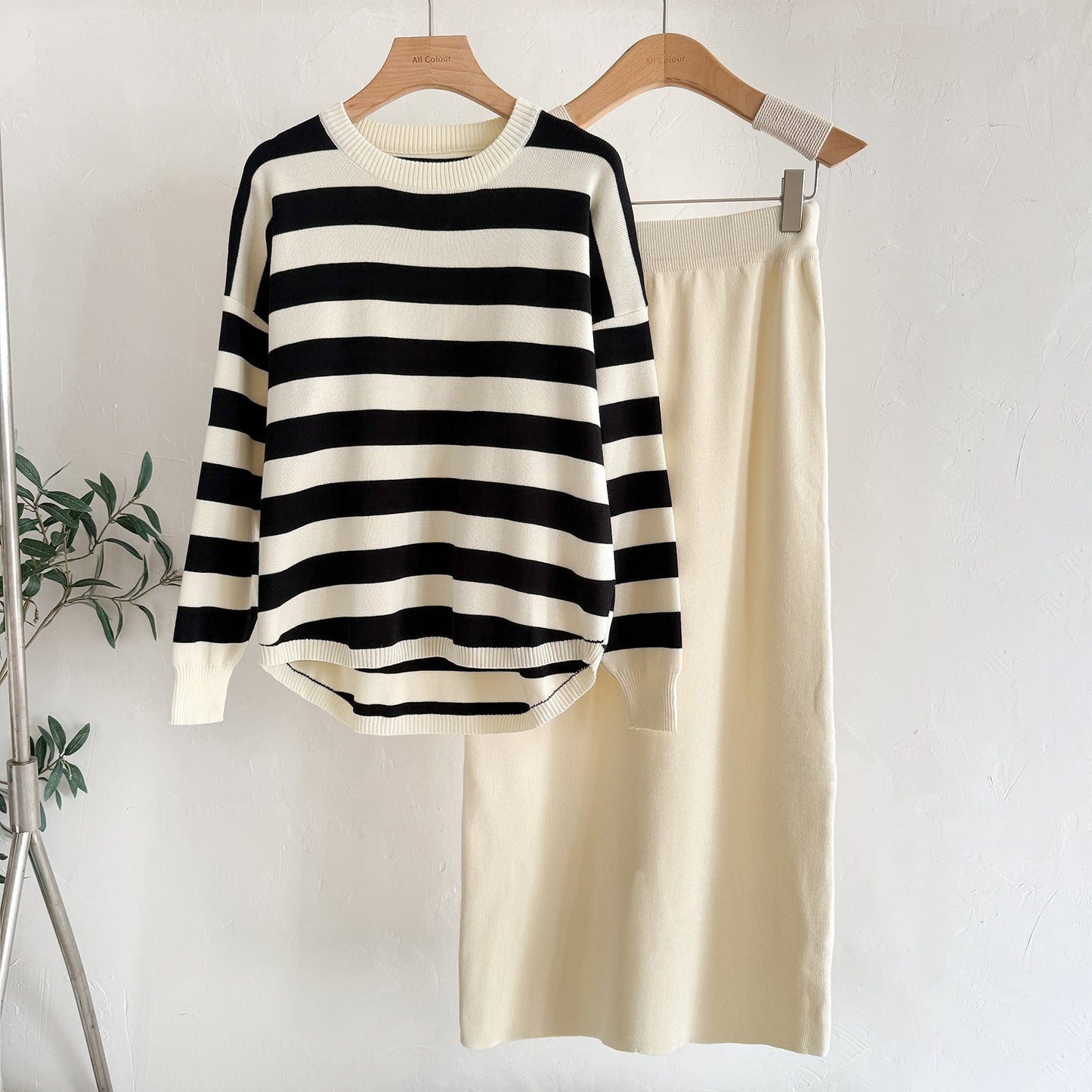 A Knitted long-sleeved top skirt two-piece set
