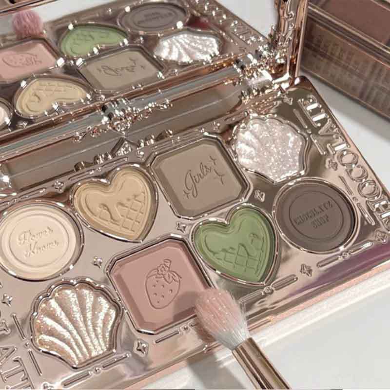 A new product,  Sweetheart Bear eyeshadow, Swan Cloud Shoulder, strawberry, all series of stores can be self-organized gift boxes.