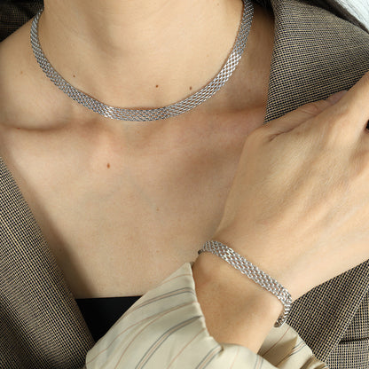 A European and American simple hollow wide necklace bracelet set ins trendy mesh clavicle chain titanium steel color retention advanced versatile