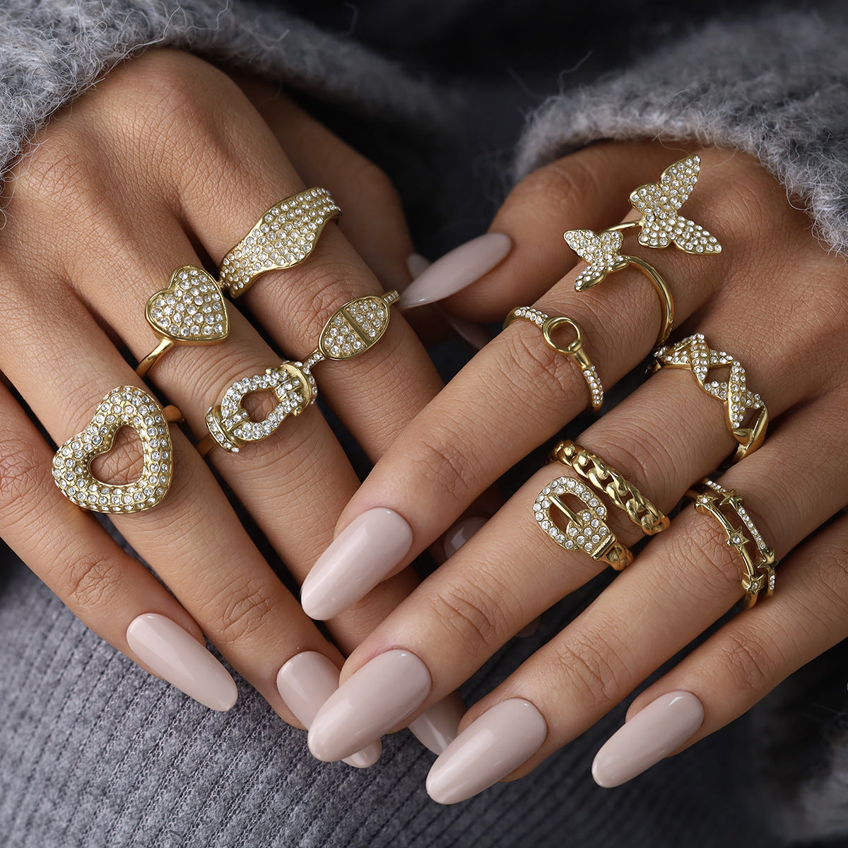 A European and American classic popular geometric full diamond ring temperament versatile love butterfly gold stacking does not fade ring woman