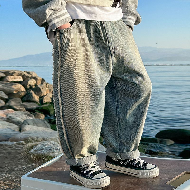 A Children's and teenagers' jeans