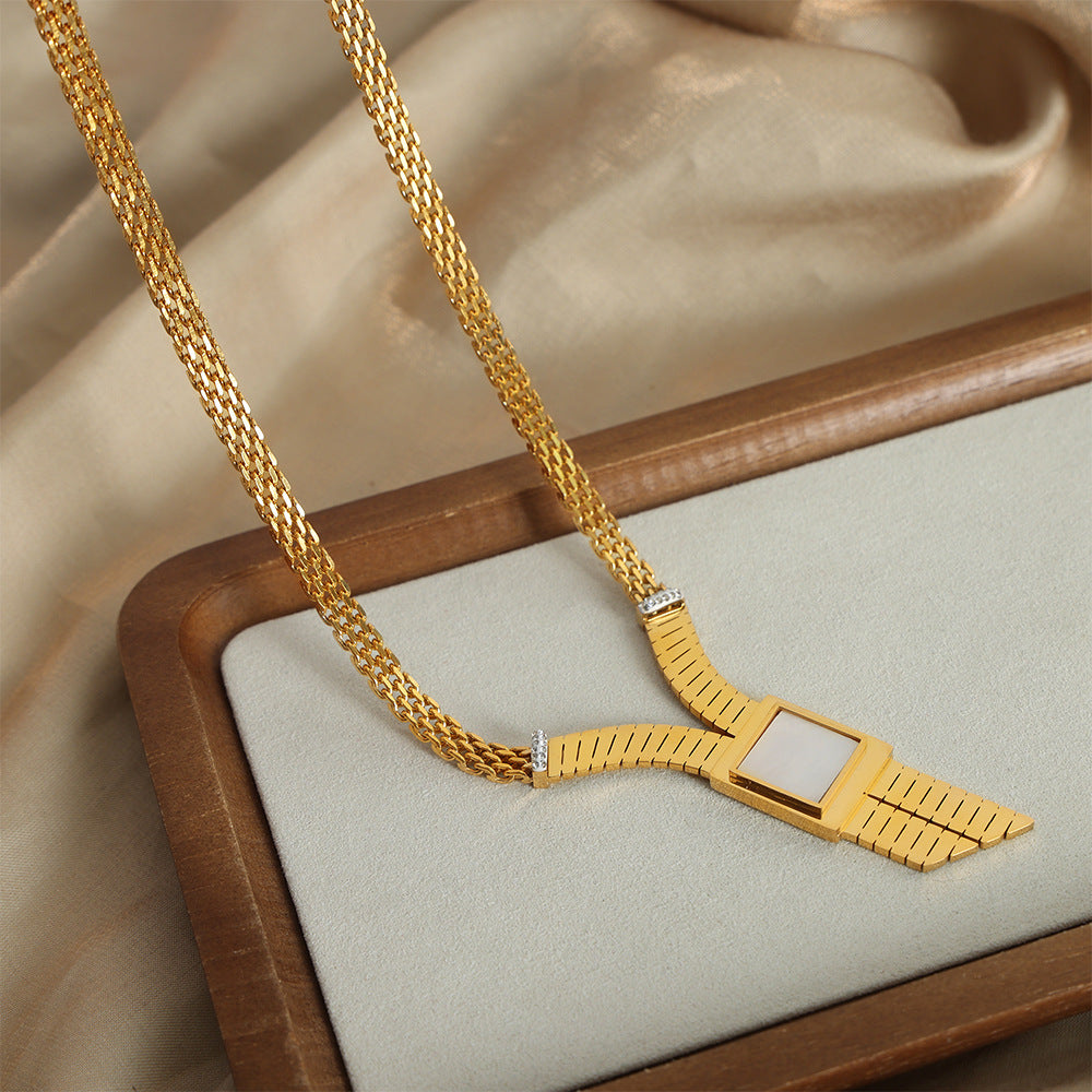 A necklace jewelry