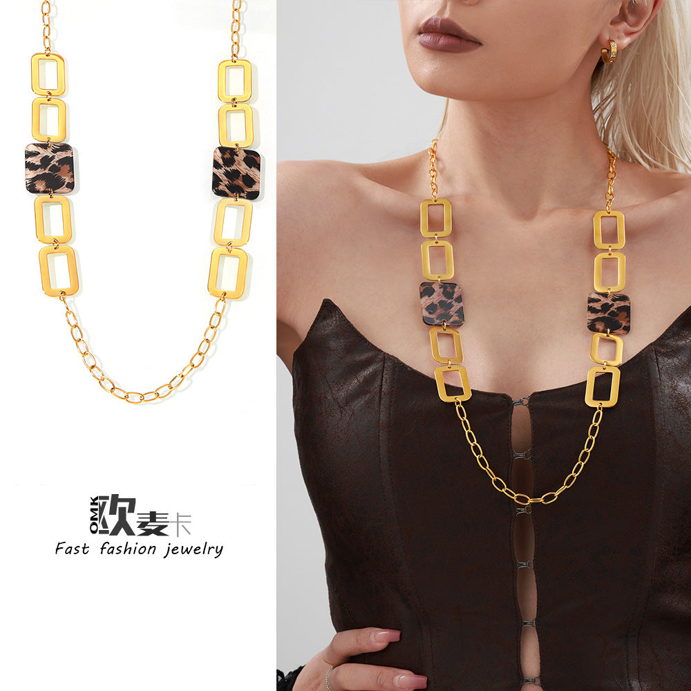 A necklace jewelry
