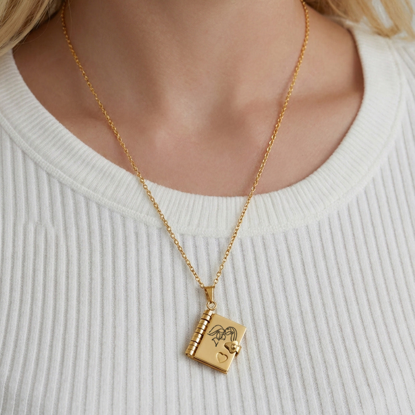A pendant necklace jewelry