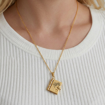 A pendant necklace jewelry