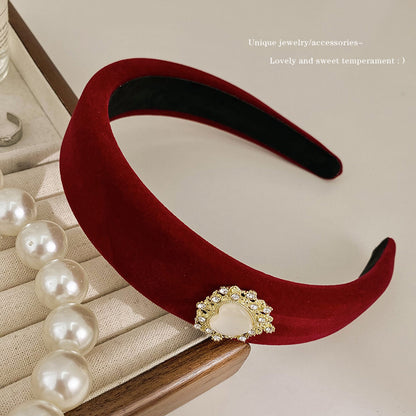A winter new year retro red velvet headband female Internet celebrity pressure hair wide edge hair accessories high cranium simple temperament headband