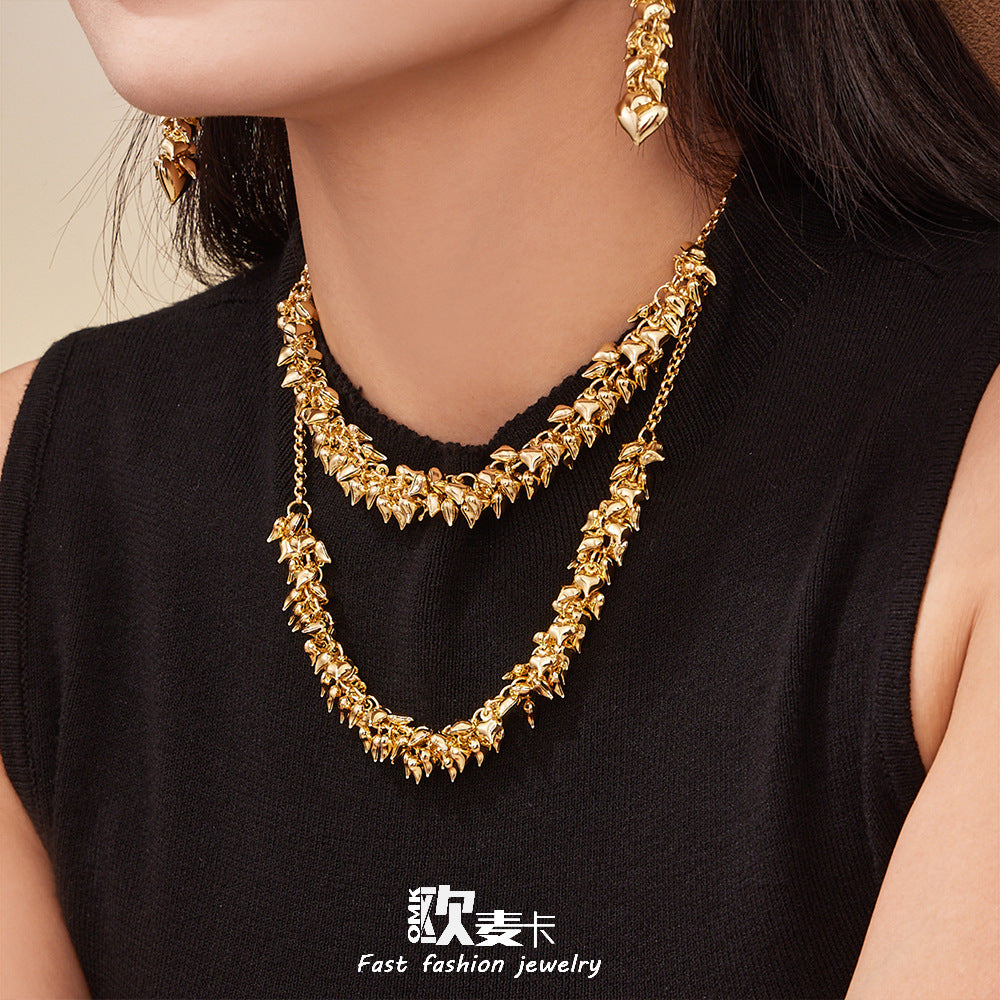 A necklace jewelry