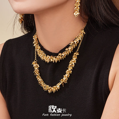 A necklace jewelry