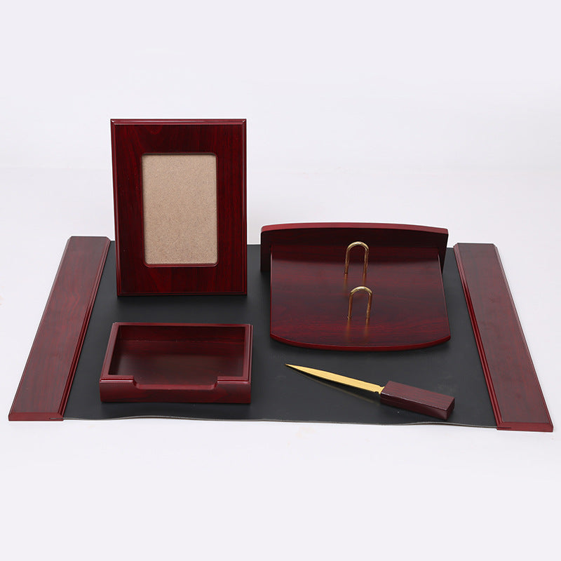 A desktop ornament creative desktop supplies