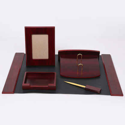 A desktop ornament creative desktop supplies