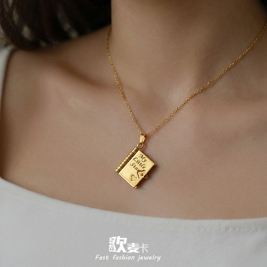 A pendant necklace jewelry