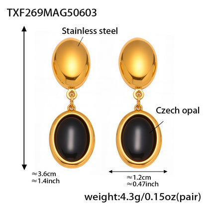 A necklace jewelry