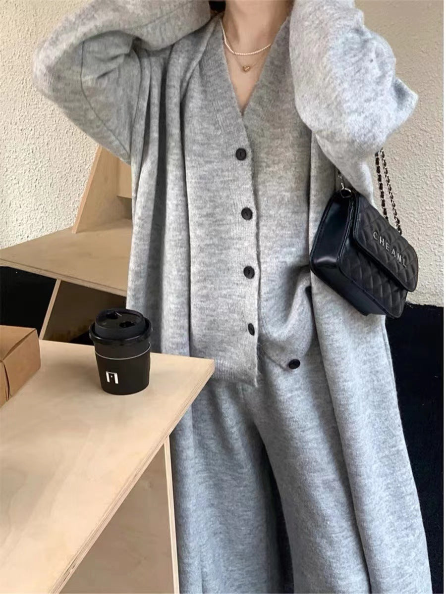 A women's set three-piece set
