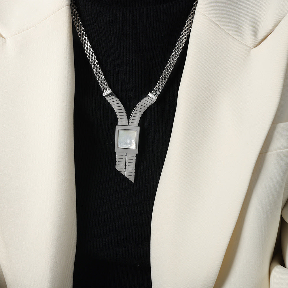 A necklace jewelry