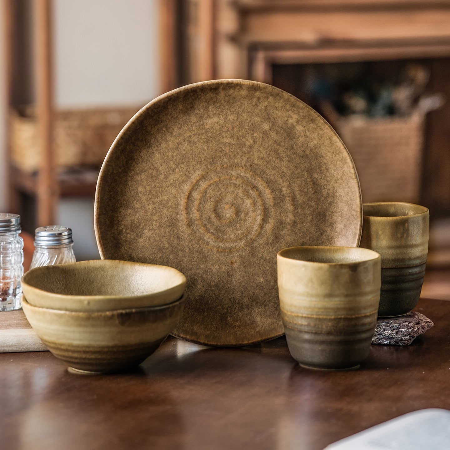 A ceramic tableware