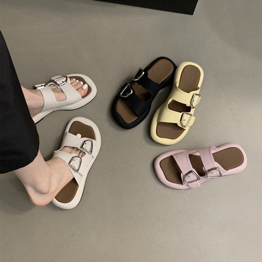 A thick-soled slippers women's summer comfortable casual flat sandals