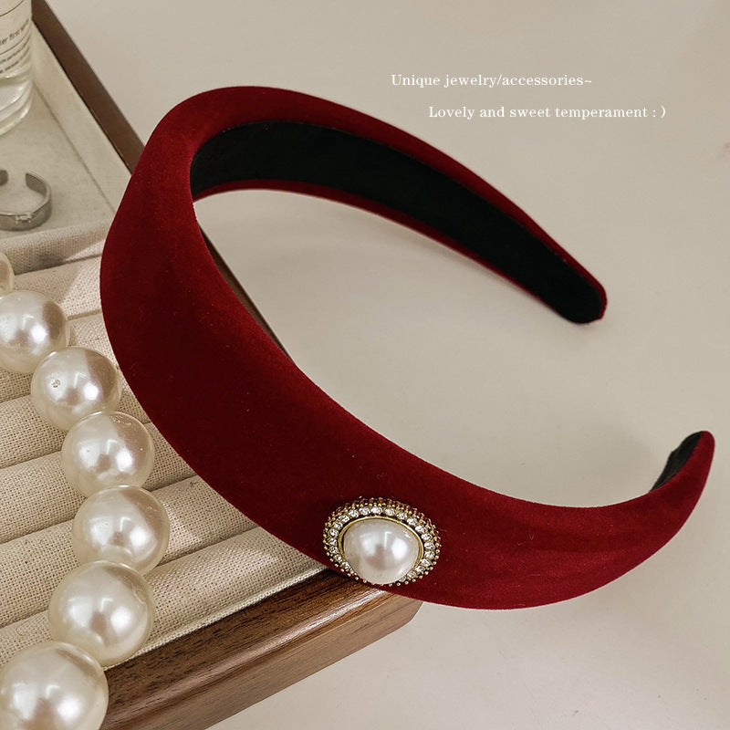 A new autumn and winter red velvet headband retro female Internet celebrity pressure hair wide edge high skull top hair accessories simple temperament headband