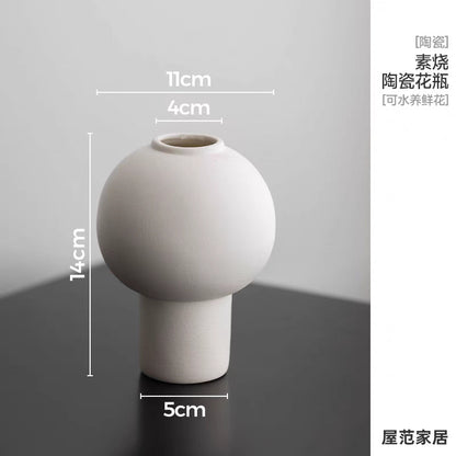 A vase ornament, living room flower arrangement, ceramic, white high-end flower creativity, niche simplicity, light luxury, hydroponics, small water nourishment