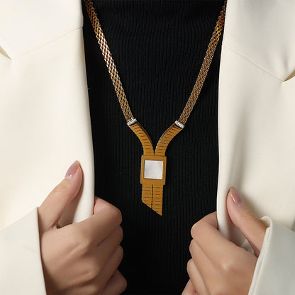 A necklace jewelry