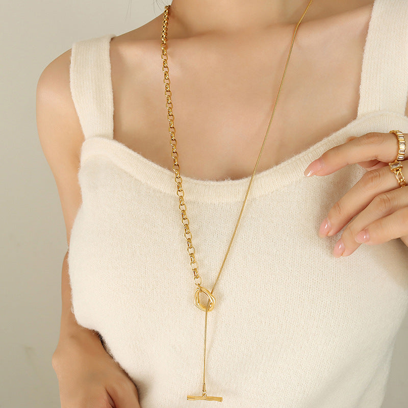 A necklace jewelry