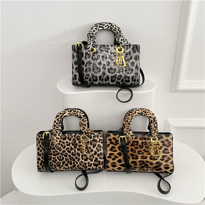 A retro stone pattern Princess Diana bag popular in Europe and America, leopard print handheld women's bag texture versatile single shoulder messenger bag foreign trade