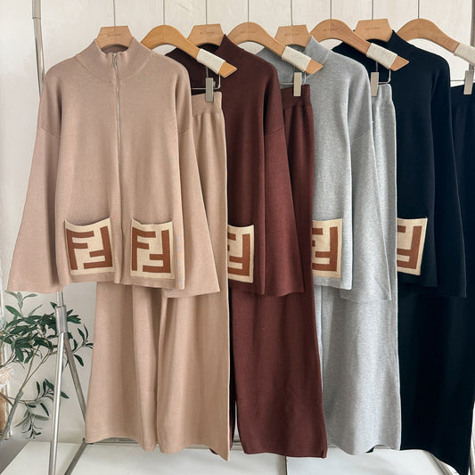 A trousers knitted two-piece set