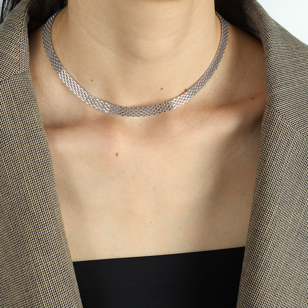 A European and American simple hollow wide necklace bracelet set ins trendy mesh clavicle chain titanium steel color retention advanced versatile