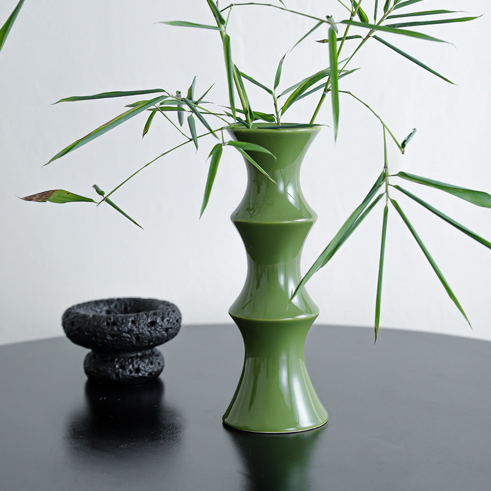 A new retro ceramic vase, high-end ornament ins wind New Year's red medieval high-value hydroponic vase