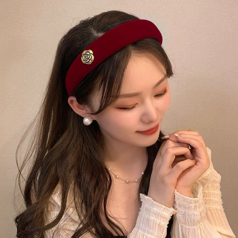 A new autumn and winter red velvet headband retro female Internet celebrity pressure hair wide edge high skull top hair accessories simple temperament headband